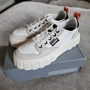 Palladium Size 6.5 Star White Pallatower Chunky Platform Sole‎ Sneakers Lo Top